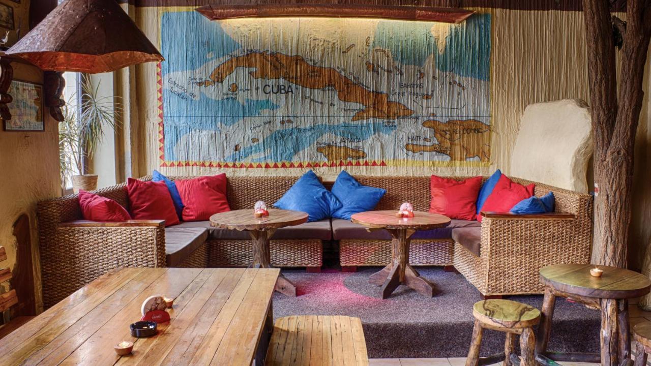 Cuba Bar & Hostel เชสเกบูดิเยโจวิตเซ ภายนอก รูปภาพ