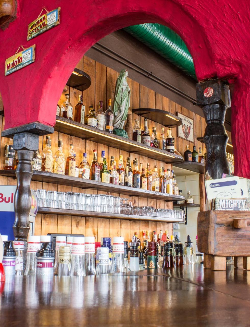 Cuba Bar & Hostel เชสเกบูดิเยโจวิตเซ ภายนอก รูปภาพ