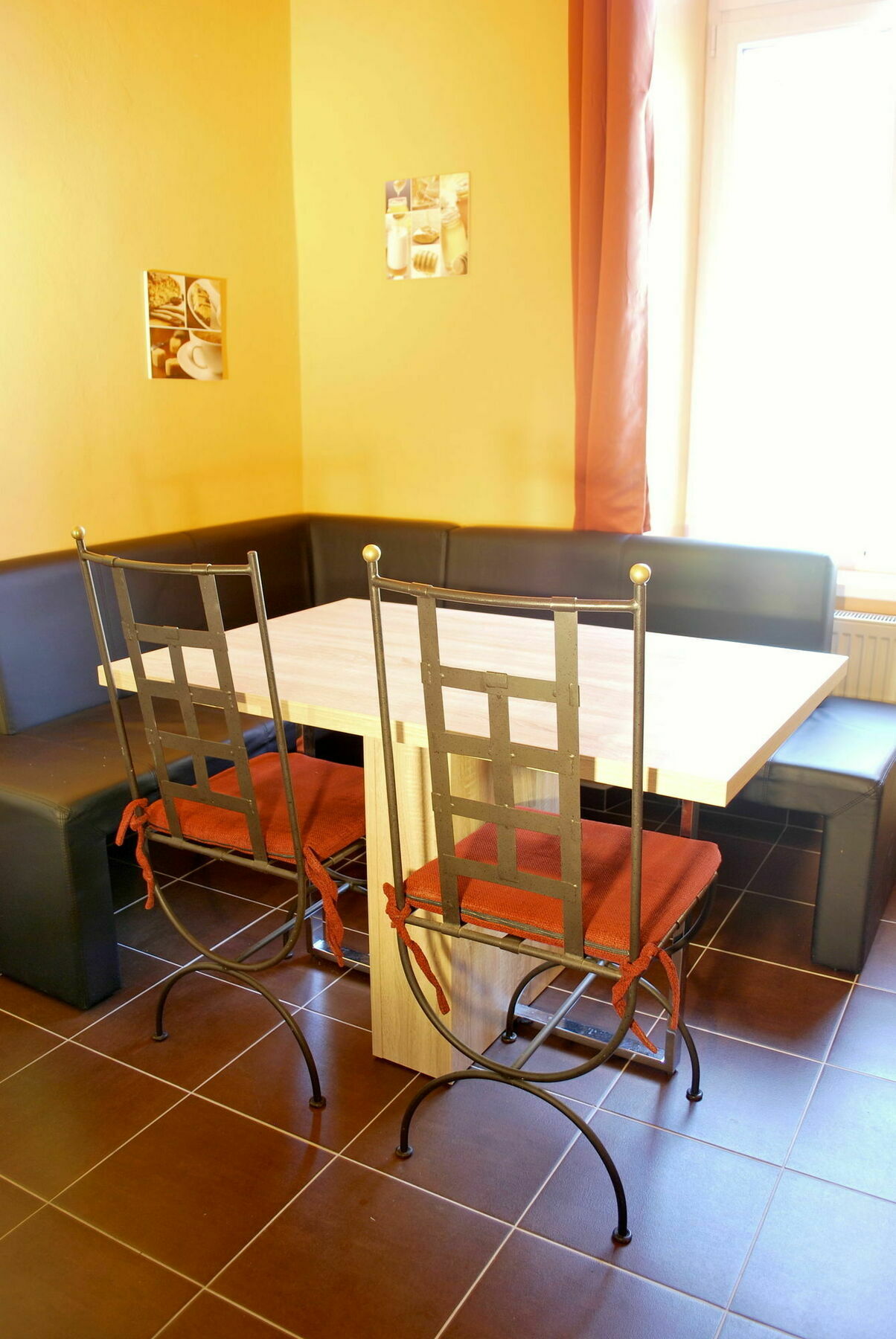 Cuba Bar & Hostel เชสเกบูดิเยโจวิตเซ ภายนอก รูปภาพ
